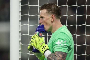 Everton kalecisi Jordan Pickford, İngiltere 'nin Liverpool kenti Hill Dickinson Stadyumu' nda oynanan Premier League maçında içki içiyor.