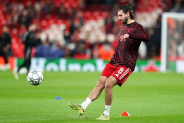 Liverpool 'dan Dominik Szoboszlai, 28 Ocak 2026' da İngiltere 'nin Liverpool kentinde oynanan 8 maçın 8' incisi olan UEFA Şampiyonlar Ligi karşılaşmasında ısındı.