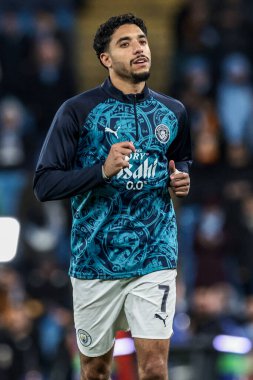 Manchester City 'den Omar Marmoush, 28 Ocak 2026 tarihinde Manchester Stadyumu' nda oynanan 8 maçta oynanan UEFA Şampiyonlar Ligi maçında ısınma turunda Manchester City 'ye karşı Galatasaray' ı yendi.