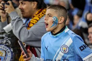 Manchester City taraftarları UEFA Şampiyonlar Ligi maçından önce Manchester City - Galatasaray maçında 28 Ocak 2026 tarihinde Manchester Stadyumu, İngiltere