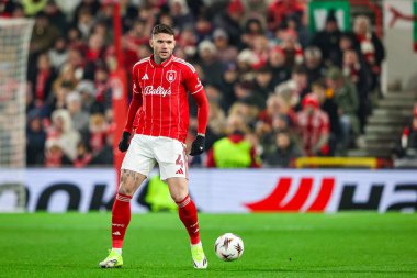 Nottingham Ormanı 'ndan Morato topla birlikte UEFA Avrupa Ligi Maçı sırasında Nottingham Ormanı' nın Ferencvaros 'a karşı oynadığı City Ground, Nottingham, Birleşik Krallık' ta, 29 Ocak 2026 'da oynanan 8 maçta.