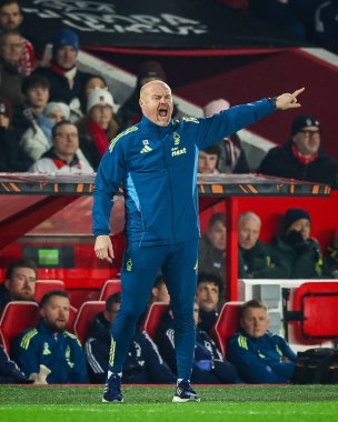 Nottingham Ormanı 'nın teknik direktörü Sean Dyche, UEFA Avrupa Ligi Maç Maçı' nda takım talimatlarını verir. 8 Nottingham Ormanı, Ferencvaros 'a karşı City Ground, Nottingham, Birleşik Krallık, 29 Ocak 2026