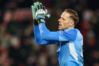 Nottingham Ormanı kalecisi Matz Sels, UEFA Avrupa Ligi Maç Maçı 'nın 8' inde oynanan ve Nottingham Ormanı 'nın Ferencvaros' a karşı oynadığı City Ground, Nottingham, İngiltere 'de 29 Ocak 2026' da oynanan son düdük sonrasında taraftarları alkışlıyor.