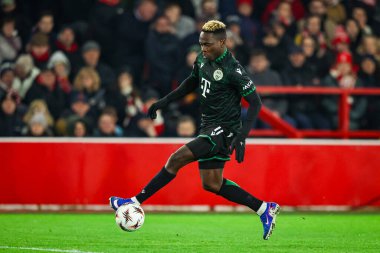 Ferencvaros 'lu Bamidele Yusuf, İngiltere' nin Nottingham şehrinde 29 Ocak 2026 tarihinde oynanan 8 Nottingham Ormanı-Ferencvaros maçında topla koşuyor.