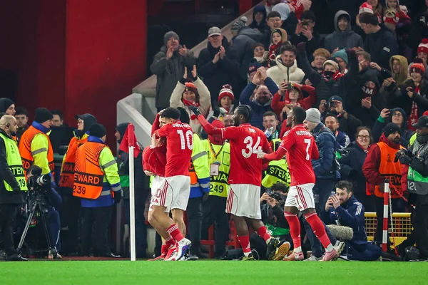 Nottingham Ormanı 'ndan James McAtee, UEFA Avrupa Ligi Maçı 8' de 4-0 'lık penaltı golünü Nottingham Ormanı Ferencvaros' a karşı City Ground, Nottingham, İngiltere 'de 29 Ocak 2026' da kutluyor.