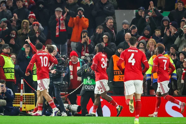 Nottingham Ormanı 'ndan James McAtee, UEFA Avrupa Ligi Maçı 8' de 4-0 'lık penaltı golünü Nottingham Ormanı Ferencvaros' a karşı City Ground, Nottingham, İngiltere 'de 29 Ocak 2026' da kutluyor.