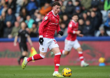 Wrexham 'dan Nathan Broadhead, 31 Ocak 2026' da Sheffield Wednesday-Wrexham maçında topu düşürüyor.