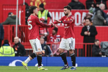 ,Manuel Ugarte ve Bruno Fernandes, Manchester United 'ın 1 Şubat 2026' da Old Trafford, Manchester 'da oynadığı Premier League maçında 3-2' lik galibiyetlerini kutluyorlar.