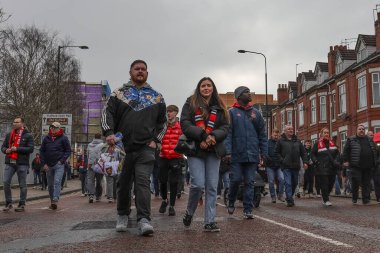 Manchester United taraftarları, Manchester United ile Fulham maçında Old Trafford, Manchester, İngiltere 'de 1 Şubat 2026' da Old Trafford, Manchester United maçına çıktılar.