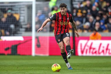 Bournemouth 'dan Marcos Senesi Premier Lig karşılaşmasında Wolverhampton Wanderers' a karşı Molineux, Wolverhampton, Birleşik Krallık 'ta 31 Ocak 2026' da oynanan maçta pas attı.