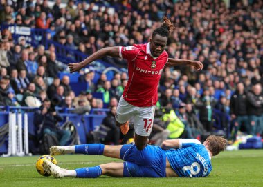 Sheffield Wednesday 'den Svante Ingelsson 31 Ocak 2026' da Sheffield, Sheffield, Birleşik Krallık 'ta Çarşamba günü Wrexham' a karşı oynanan Gökyüzü İddia Şampiyonası maçında Wrexham 'lı Issa Kabore' u izledi.