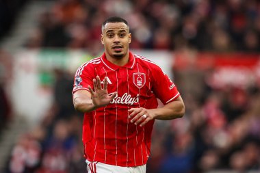 Nottingham Ormanı 'ndan Murillo, 1 Şubat 2026' da İngiltere 'nin Nottingham City Ground kentinde oynanan Premier League maçı sırasında takımına talimat verdi.