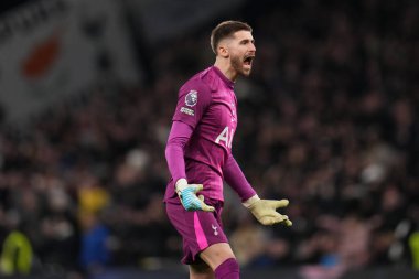 Tottenham Hotspur 'dan Guglielmo Vicario, Tottenham Hotspur Premier Lig karşılaşmasında Tottenham Hotspur' un Manchester City 'ye karşı oynadığı Tottenham Hotspur Stadyumu' nda 1 Şubat 2026 'da golünü kutluyor.