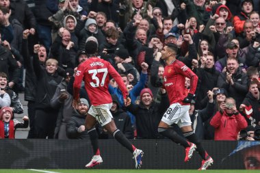 Manchester United takımından Casemiro, Manchester United 'ın 1 Şubat 2026' da Old Trafford, Manchester 'da oynadığı Premier League maçında 1-0' lık galibiyet golünü kutluyor.