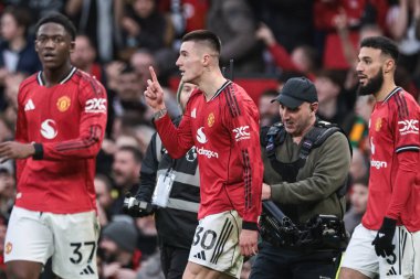 Manchester United takımından Benjamin Sesko, Manchester United 'ın 1 Şubat 2026' da Old Trafford, Manchester 'da oynadığı Premier League maçında 3-2' lik galibiyetini kutluyor.