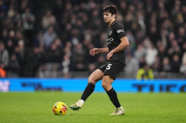 Manchester City 'den Abdukodir Khusanov Premier League maçı sırasında Tottenham Hotspur Manchester City' ye karşı Tottenham Hotspur Stadyumu, Londra, 1 Şubat 2026