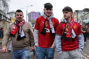 Manchester United taraftarları, Manchester United ile Fulham maçında Old Trafford, Manchester, İngiltere 'de 1 Şubat 2026' da Old Trafford, Manchester United maçına çıktılar.