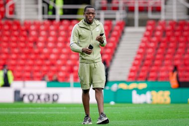 Nick Oyekunle, 31 Ocak 2026 'da Stoke City, Bet365 Stadyumu' nda oynanan Stoke City-Southampton maçında sahaya çıkmadan önce sahaya bakıyor.