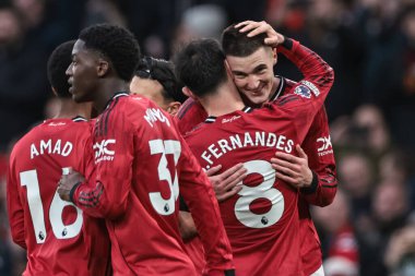 Manchester United takımından Benjamin Sesko, Manchester United 'ın 1 Şubat 2026' da Old Trafford, Manchester 'da oynadığı Premier League maçında 3-2' lik galibiyetini kutluyor.