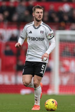 Fulham 'dan Joachim Andersen Premier Lig maçında topla Manchester United Fulham' a karşı Old Trafford, Manchester, İngiltere, 1 Şubat 2026