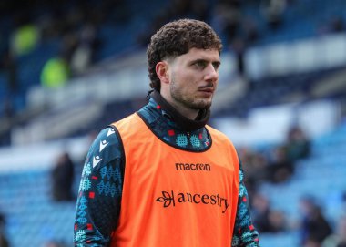 Wrexham 'dan Liberato Cacace 31 Ocak 2026' da İngiltere 'nin başkenti Sheffield' da oynanan ve Sheffield Wednesday-Wrexham maçında oynanan maç öncesi ısınma maçında
