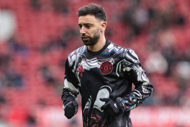 Manchester United 'dan Bruno Fernandes Premier League maçında Manchester United Fulham' a karşı 1 Şubat 2026 'da Old Trafford, Manchester' da oynanan ısınma maçında