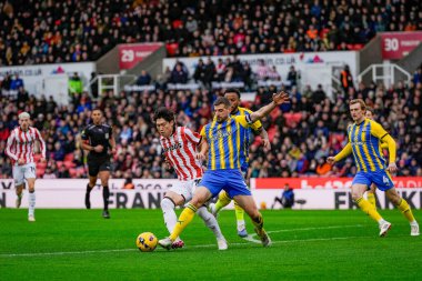 Stoke City 'den Bae Jun-Ho 31 Ocak 2026' da Stoke City, Stoke-on-Trent, İngiltere 'de Southampton' a karşı oynanan Sky Bet Şampiyonası maçında Southampton 'dan Jack Stephens ile top mücadelesi veriyor.