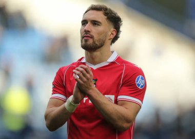 Wrexham 'dan Sam Smith 31 Ocak 2026' da Hillsborough, Sheffield, İngiltere 'de oynanan Sheffield Çarşamba-Wrexham maçında taraftarları son ıslık çaldıktan sonra alkışlıyor.