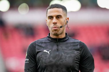 Hakem Farai Hallam, 31 Ocak 2026 'da Stoke City ile Southampton arasındaki maç öncesi ısınma maçında Bet365 Stadyumu, Stoke on-Trent, İngiltere' de.