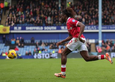 Wrexham 'dan Issa Kabore 31 Ocak 2026' da İngiltere 'nin Hillsborough kentinde Sheffield Wednesday-Wrexham maçında sahada.