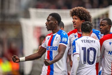 Kristal Saray 'dan İsmaila Sarr, İngiltere' nin Nottingham şehrinde 1 Şubat 2026 'da oynanan Premier Lig maçı sırasında Nottingham Forest' a karşı Crystal Palace maçında attığı penaltı golünü kutluyor.