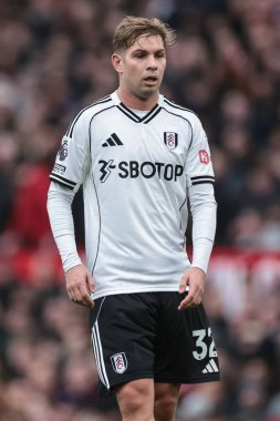 Premier Lig karşılaşmasında Fulham 'dan Emile Smith Rowe Manchester United ile Fulham maçında Old Trafford, Manchester, İngiltere' de 1 Şubat 2026 'da karşılaştı.