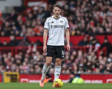Fulham 'dan Sander Berge Premier Lig maçı sırasında Manchester United Fulham' a karşı Old Trafford, Manchester, Birleşik Krallık, 1 Şubat 2026