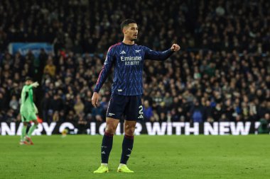 İngiltere 'nin Leeds Road kentinde oynanan Premier Lig karşılaşmasında Arsenal' den William Sthe tepki gösterdi.