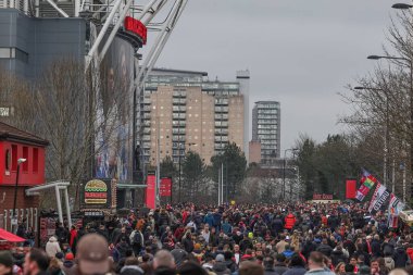 Manchester United taraftarları, Manchester United ile Fulham maçında Old Trafford, Manchester, İngiltere 'de 1 Şubat 2026' da Old Trafford, Manchester United maçına çıktılar.
