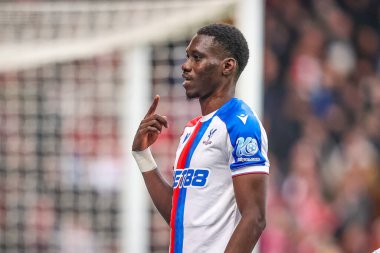 Kristal Saray 'dan İsmaila Sarr, İngiltere' nin Nottingham şehrinde 1 Şubat 2026 'da oynanan Premier Lig maçı sırasında Nottingham Forest' a karşı Crystal Palace maçında attığı penaltı golünü kutluyor.