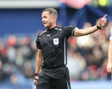 Hakem David Webb 31 Ocak 2026 'da İngiltere' nin Hillsborough kentinde Sheffield Çarşamba günü Wrexham 'a karşı oynanan Sky Bet Şampiyonası maçında