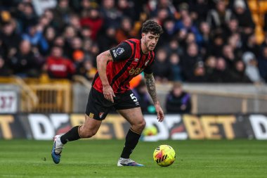 Bournemouth 'dan Marcos Senesi, 31 Ocak 2026' da İngiltere 'nin Wolverhampton kentinde oynanan Premier League maçında Wolverhampton Wanderers-Bournemouth maçında topa vuruyor.