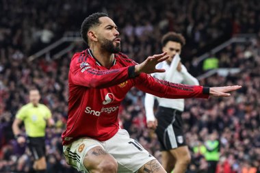 Manchester United takımından Matheus Cunha, Manchester United 'ın 1 Şubat 2026' da Old Trafford, Manchester 'da oynadığı Premier League maçında 2-0' lık galibiyet golünü kutluyor.