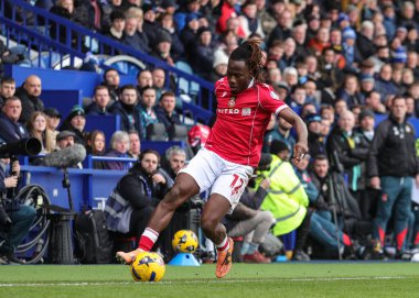 Wrexham 'dan Issa Kabore 31 Ocak 2026' da Hillsborough, Sheffield, İngiltere 'de Çarşamba günü oynanan Sheffield-Wrexham maçında topu oyunda tutmaya çalışıyor.