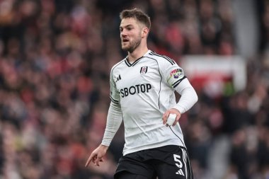 Premier Lig karşılaşmasında Fulham 'dan Joachim Andersen Manchester United' a karşı Fulham, Old Trafford, Manchester, İngiltere, 1 Şubat 2026