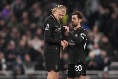 Manchester City 'den Erling Haaland ve Manchester City' den Bernardo Silva Premier Lig karşılaşmasında Tottenham Hotspur Manchester City 'ye karşı Tottenham Hotspur Stadyumu, Londra, 1 Şubat 2026