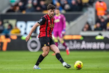 Bournemouth 'dan Marcos Senesi, Premier Lig maçında Wolverhampton Wanderers, Bournemouth' a karşı 31 Ocak 2026 'da oynanan Molineux, Wolverhampton, Birleşik Krallık maçında serbest atışla pas attı.