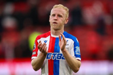 Kristal Saray 'dan Will Hughes, İngiltere' nin Nottingham şehrinde 1 Şubat 2026 'da oynanan Premier Lig maçı sırasında oynanan Nottingham Forest - Crystal Palace maçında taraftarları alkışlıyor.