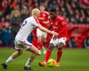 Nottingham Ormanı 'ndan İbrahim Sangare Premier Lig maçında Nottingham Forest, Kristal Saray' a karşı 1 Şubat 2026 'da Nottingham, İngiltere' de oynanan maçta pas attı.
