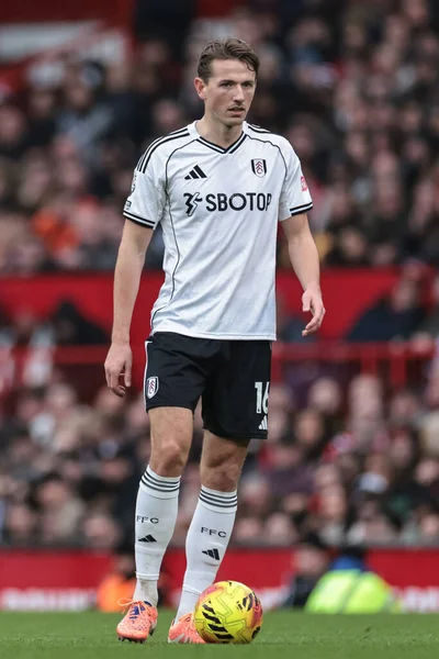 Fulham 'dan Sander Berge Premier Lig maçında topla Manchester United Fulham' a karşı Old Trafford, Manchester, İngiltere, 1 Şubat 2026