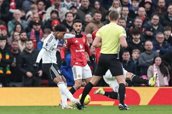 Fulham 'dan Kevin Premier Lig maçında 2-2 berabere kaldı Manchester United Fulham' a karşı Old Trafford, Manchester, İngiltere, 1 Şubat 2026