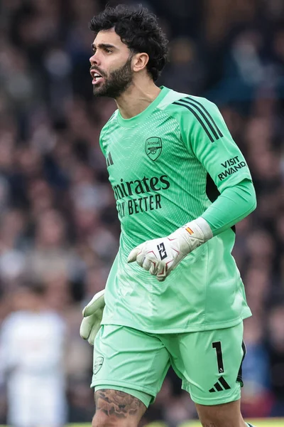 Arsenal kalecisi David Raya, Premier League maçında takımına talimat verir. Leeds United, Elland Road, Leeds, İngiltere 'de 31 Ocak 2026' da oynanan maçta.