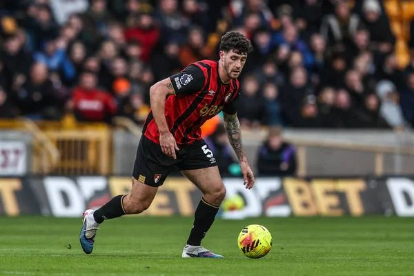 Bournemouth 'dan Marcos Senesi, 31 Ocak 2026' da İngiltere 'nin Wolverhampton kentinde oynanan Premier League maçında Wolverhampton Wanderers-Bournemouth maçında topa vuruyor.