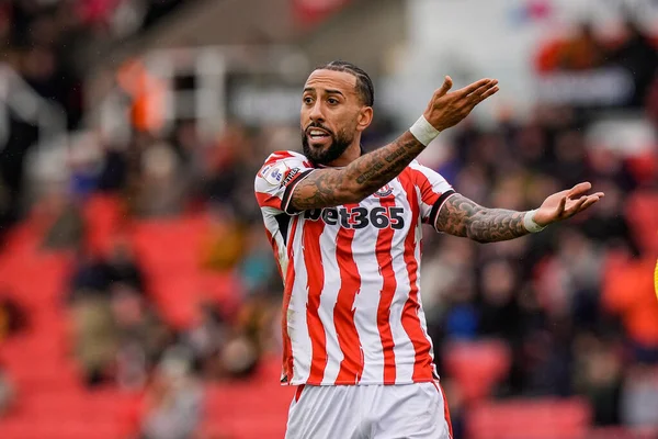 Stoke City 'den Sorba Thomas, 31 Ocak 2026' da Stoke City ile Southampton arasında oynanan 31 Ocak 2026 'da oynanan ve Stoke City' nin Southampton 'a karşı oynadığı maçta kaybettiği pas sonrasında tepki gösterdi.